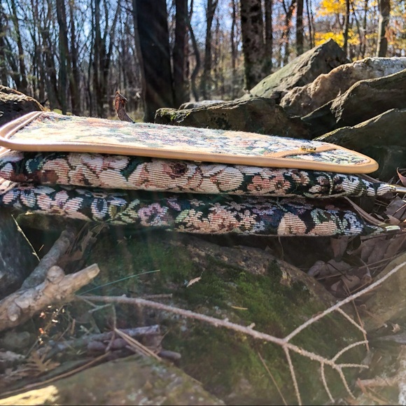 Vintage floral print clutch - Picture 9 of 10